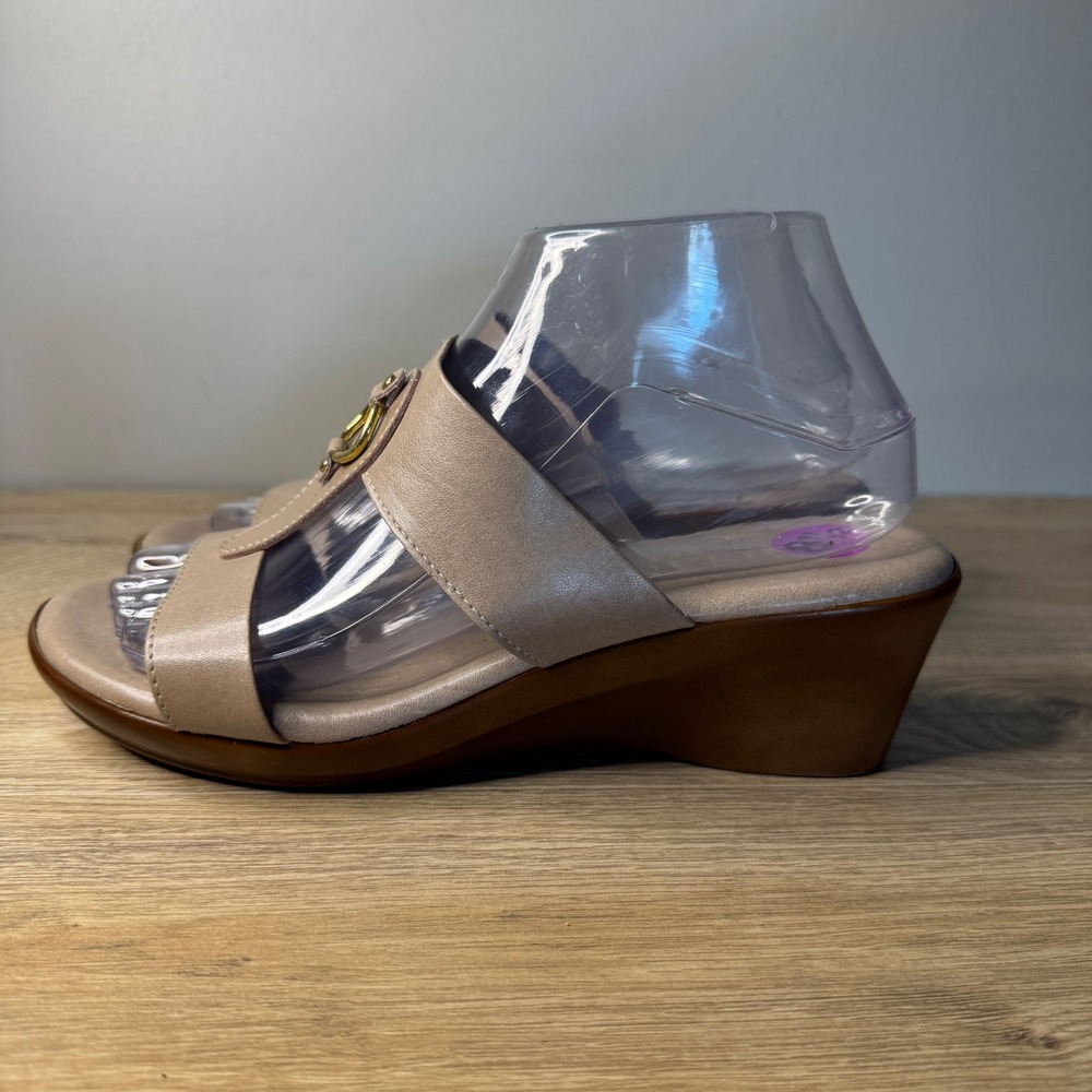 Italian Shoemakers Sandals Beige Wedge Heels Gold Accent Size 8.5 Women